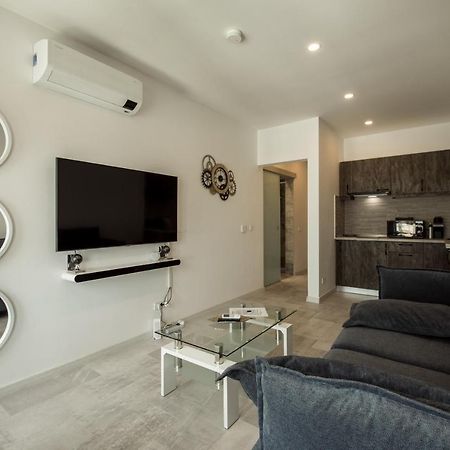 Fancy Penthouse Studio With Lakeview W10 Bucureşti Exterior foto
